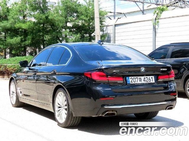 BMW 5 Series G30 530i xDrive Luxury - фото 2