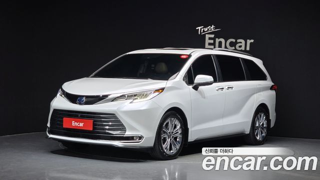 Toyota Sienna 4-го поколения 2.5 Hybrid 2WD - фото 0