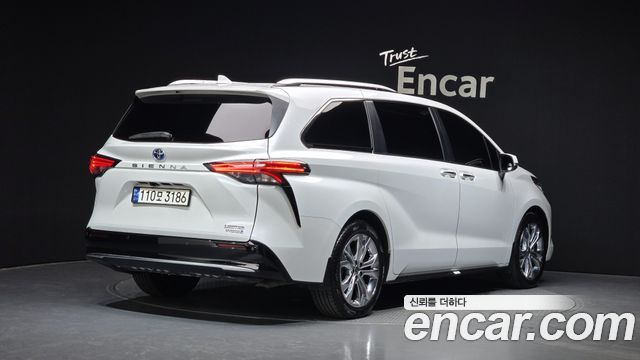 Toyota Sienna 4-го поколения 2.5 Hybrid 2WD - фото 1