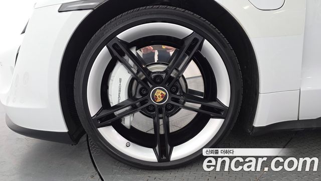 Porsche Taycan Base - фото 4