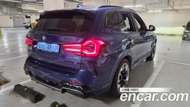 BMW iX3 M Sports - фото 3