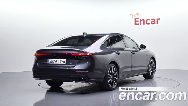 Honda Accord 11-го поколения 2.0 Hybrid Touring - фото 1