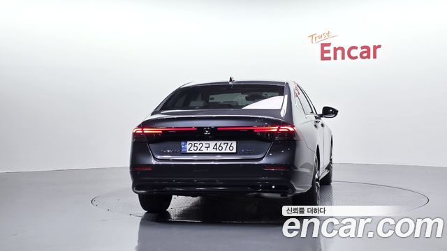 Honda Accord 11-го поколения 2.0 Hybrid Touring - фото 3
