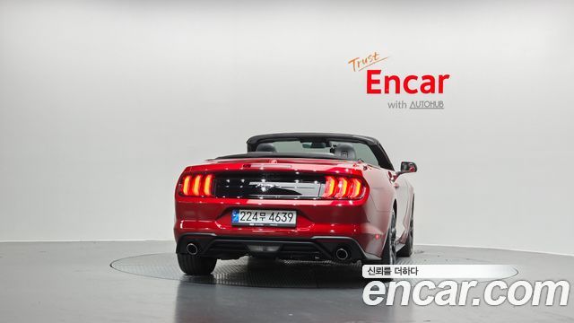 Ford Mustang Convertible - фото 2