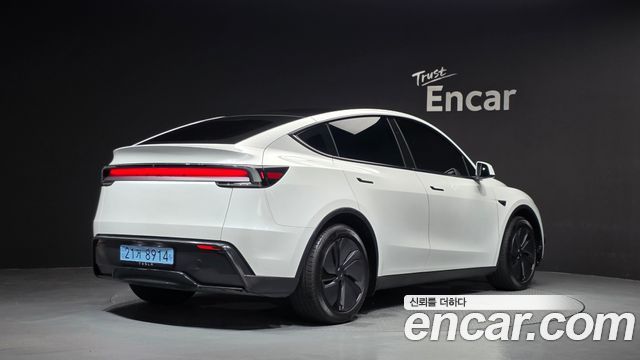 Tesla Model Y RWD - фото 1