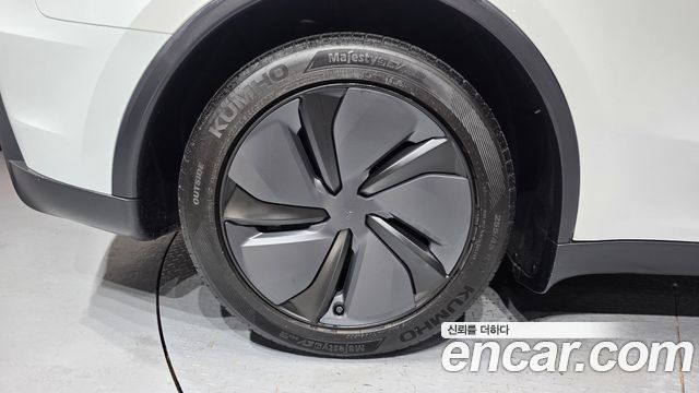 Tesla Model Y RWD - фото 4
