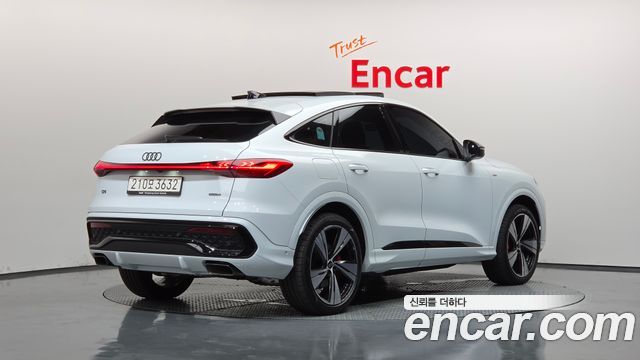 Audi Q5 45 TFSI Quattro Sportback S Line - фото 1