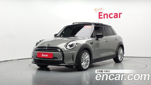 Mini Cooper 5-Door Classic Plus 3rd - фото 0