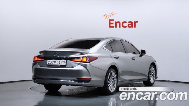 Lexus ES 300h 7-го поколения Executive - фото 0