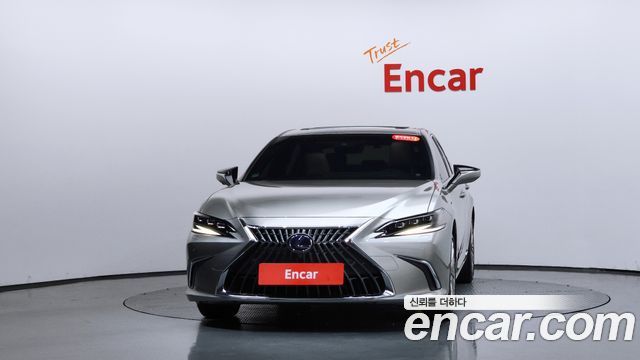 Lexus ES 300h 7-го поколения Executive - фото 1