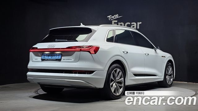 Audi e-Tron 55 Quattro - фото 1