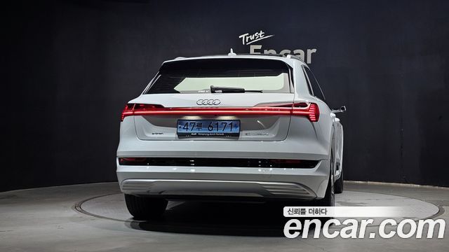 Audi e-Tron 55 Quattro - фото 3