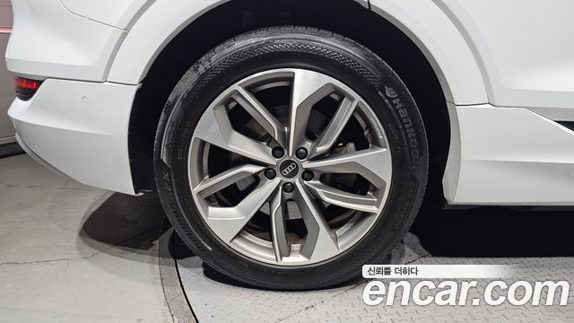 Audi e-Tron 55 Quattro - фото 4