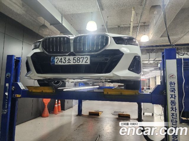 BMW 5 Series G60 520i M Sport - фото 0