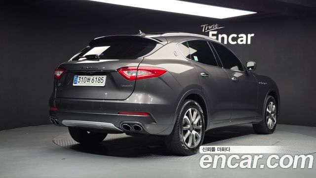 Maserati Levante 3.0 Diesel AWD GranLusso - фото 1