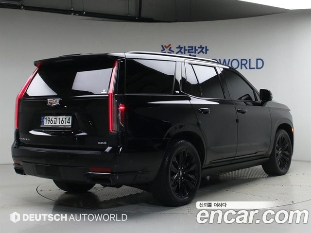 Cadillac Escalade 5-го поколения 6.2 Sports Platinum - фото 1