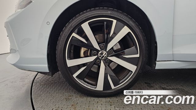Volkswagen Golf 8-го поколения 2.0 TDI Prestige - фото 4