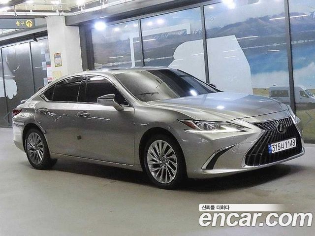 Lexus ES 300h 7-го поколения Luxury Plus - фото 0