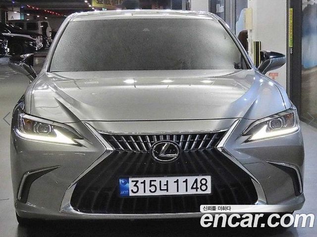 Lexus ES 300h 7-го поколения Luxury Plus - фото 1