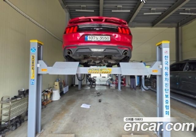 Ford Mustang Coupe - фото 1