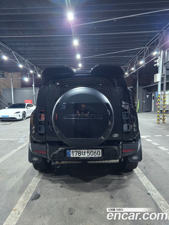 Land Rover Defender L663 110 D240 SE - фото 1