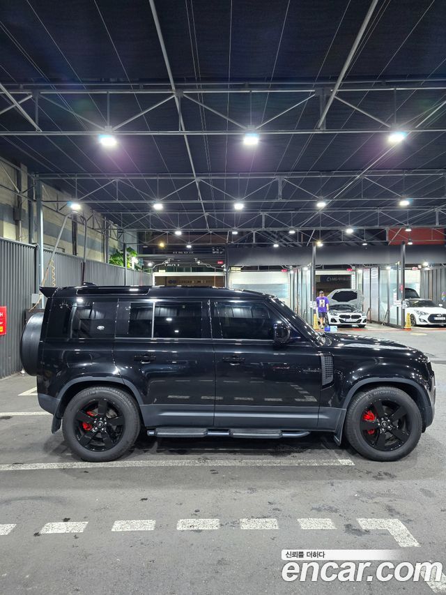 Land Rover Defender L663 110 D240 SE - фото 2