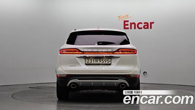 Lincoln MKC 2.0 AWD - фото 3