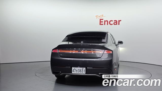 Lincoln MKZ Hybrid 2nd - фото 3