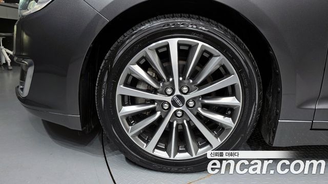 Lincoln MKZ Hybrid 2nd - фото 4