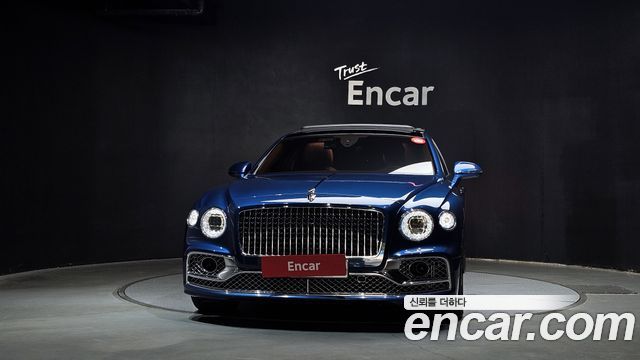 Bentley Flying Spur 3-го поколения 4.0 Azure - фото 2