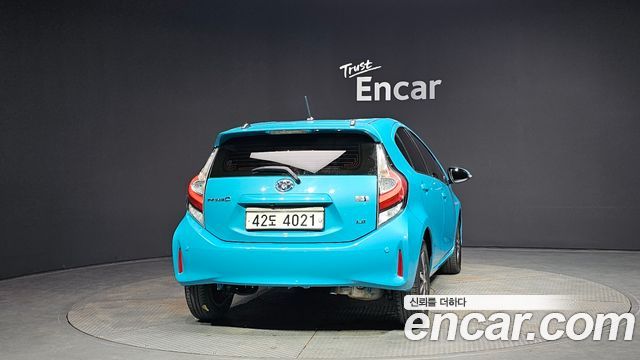 Toyota Prius 1.5 - фото 3
