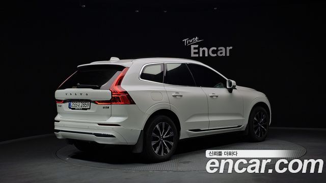 Volvo XC60 2-го поколения B5 Ultimate Bright - фото 1