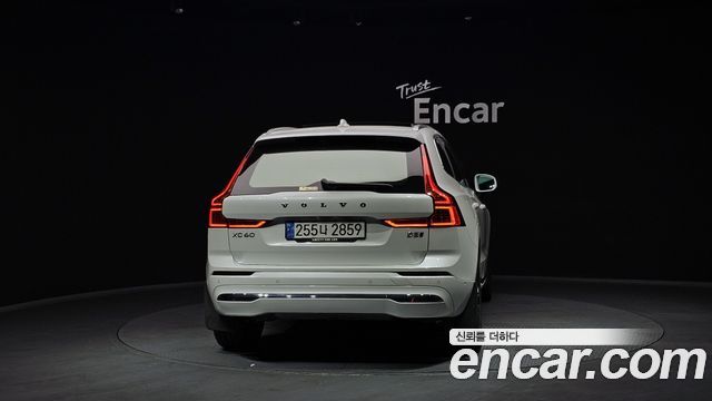 Volvo XC60 2-го поколения B5 Ultimate Bright - фото 3