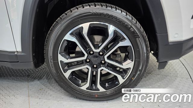 Jeep Compass 2-го поколения 2.4 Limitied AWD - фото 4