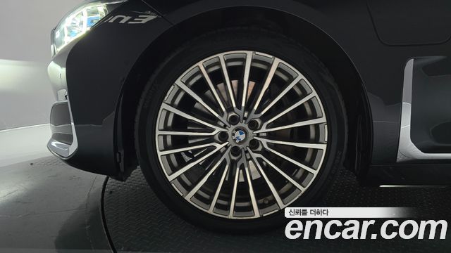 BMW 7 Series G11 745Le iPerformance Design Pure Excellence - фото 4