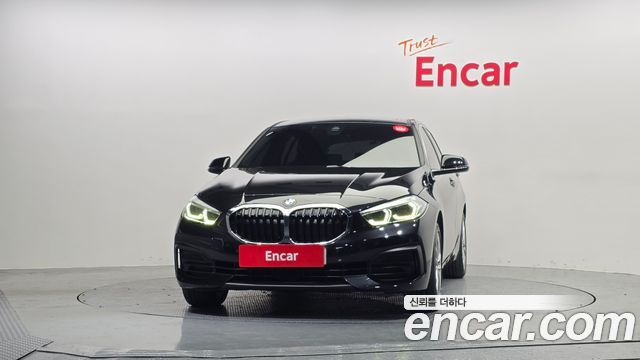 BMW 1 Series F40 118d Joy - фото 2