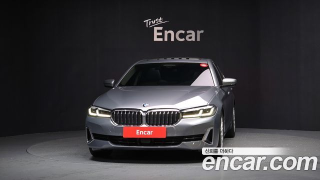 BMW 5 Series G30 520i Luxury - фото 2
