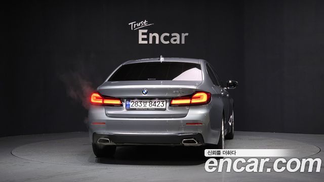 BMW 5 Series G30 520i Luxury - фото 3