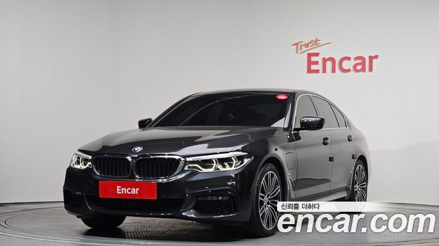 BMW 5 Series G30 530e M Sport - фото 0