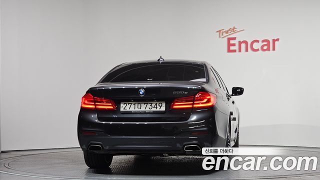 BMW 5 Series G30 530e M Sport - фото 3