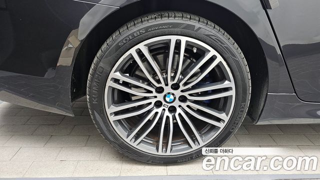 BMW 5 Series G30 530e M Sport - фото 4