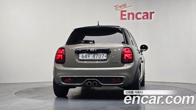 Mini Cooper S 5Door Standard 3rd - фото 3