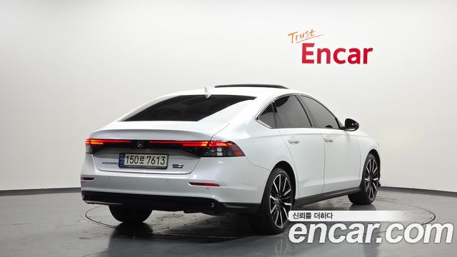 Honda Accord 11-го поколения 2.0 Hybrid Touring - фото 1