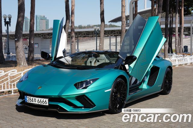 Lamborghini Aventador S LP740-4 Roadster - фото 0