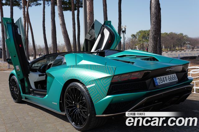 Lamborghini Aventador S LP740-4 Roadster - фото 1