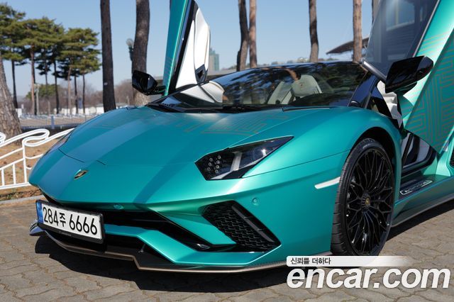 Lamborghini Aventador S LP740-4 Roadster - фото 2