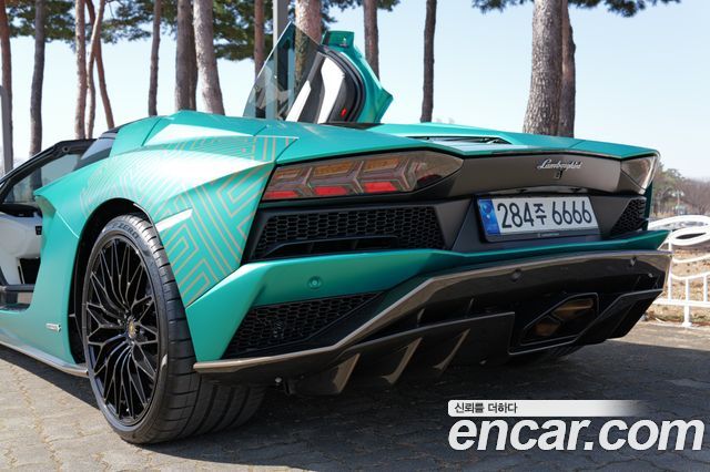 Lamborghini Aventador S LP740-4 Roadster - фото 3