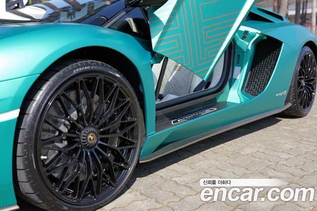 Lamborghini Aventador S LP740-4 Roadster - фото 4