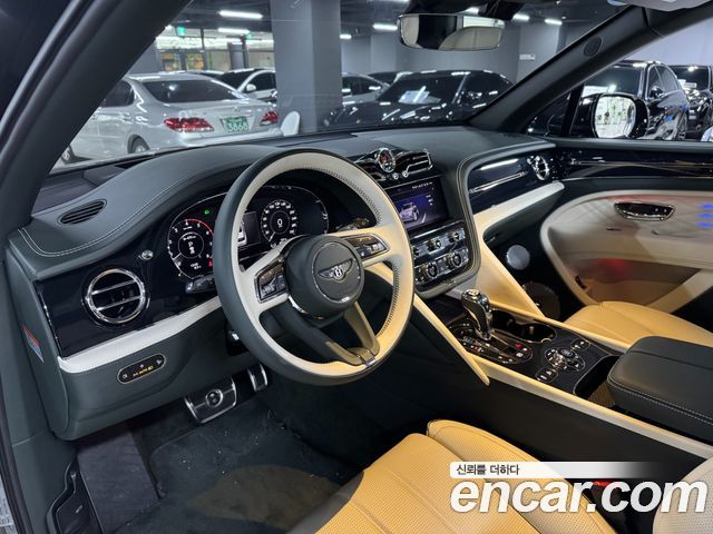 Bentley Bentayga 4.0 V8 EWB First Edition - фото 3