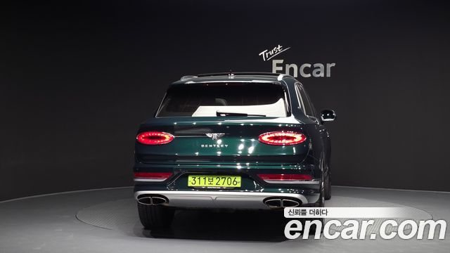 Bentley Bentayga 4.0 V8 EWB First Edition - фото 3
